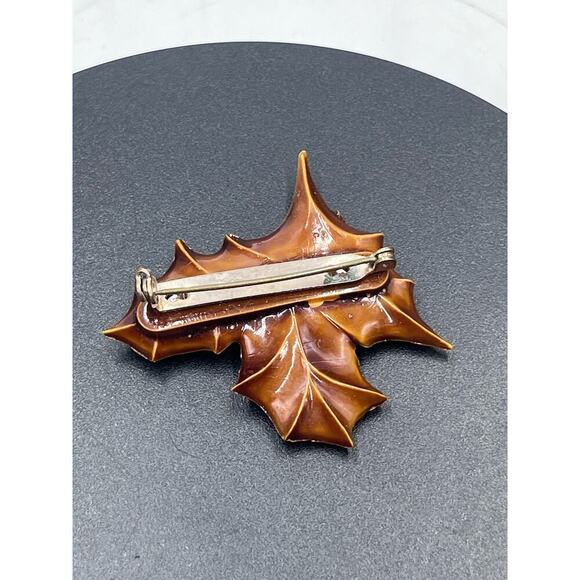 Vintage Celluloid Christmas Holly Leaves Pin Brooch with Red Plastic Berries - Picture 8 of 11
